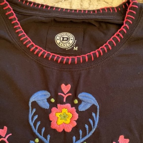 Cotton knit Double D top. Beautiful embellishment. - Picture 3 of 6